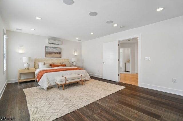877 Park Ave, Elizabeth City, NJ 07208