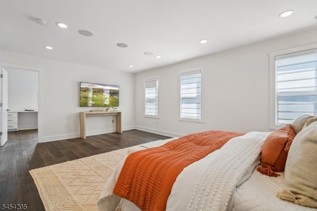 877 Park Ave, Elizabeth City, NJ 07208