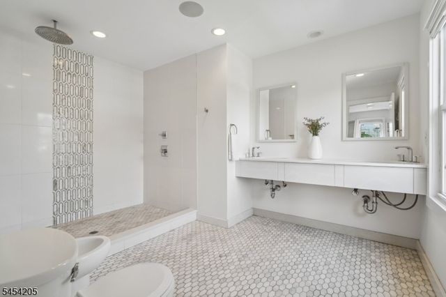 877 Park Ave, Elizabeth City, NJ 07208