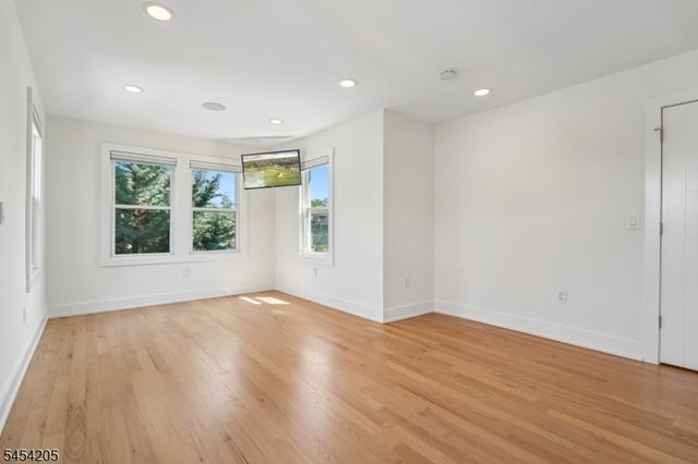 877 Park Ave, Elizabeth City, NJ 07208