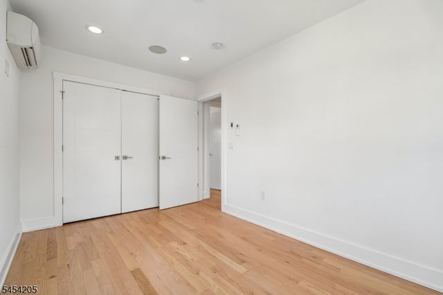 877 Park Ave, Elizabeth City, NJ 07208