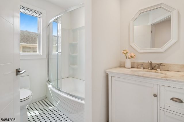 877 Park Ave, Elizabeth City, NJ 07208