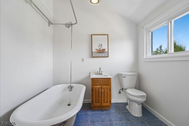 877 Park Ave, Elizabeth City, NJ 07208