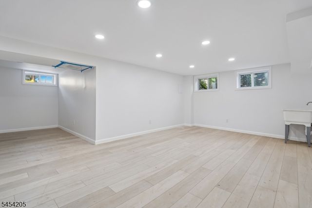 877 Park Ave, Elizabeth City, NJ 07208