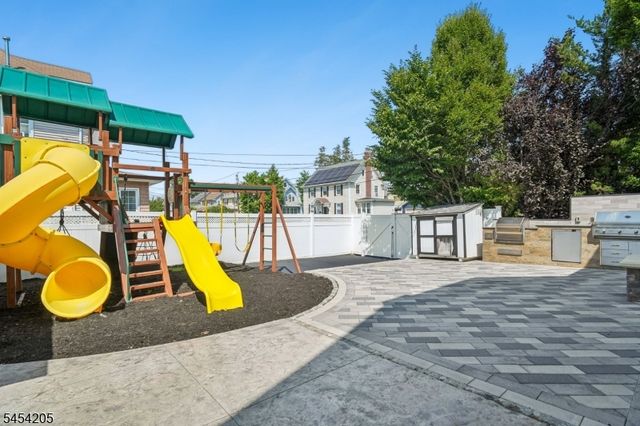 877 Park Ave, Elizabeth City, NJ 07208