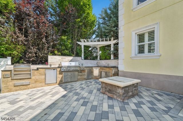 877 Park Ave, Elizabeth City, NJ 07208