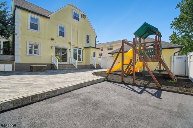 877 Park Ave, Elizabeth City, NJ 07208