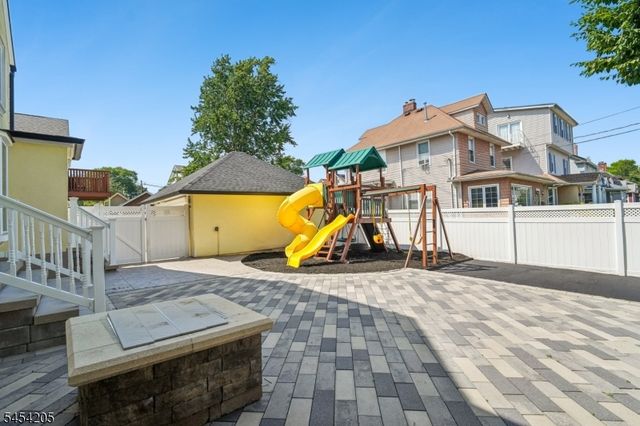 877 Park Ave, Elizabeth City, NJ 07208