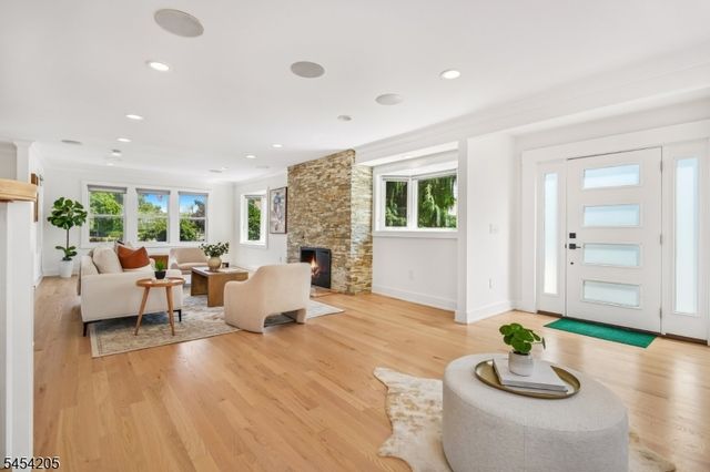 877 Park Ave, Elizabeth City, NJ 07208