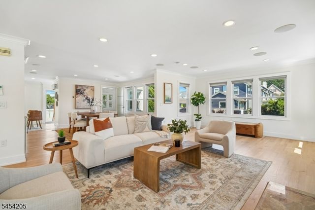 877 Park Ave, Elizabeth City, NJ 07208