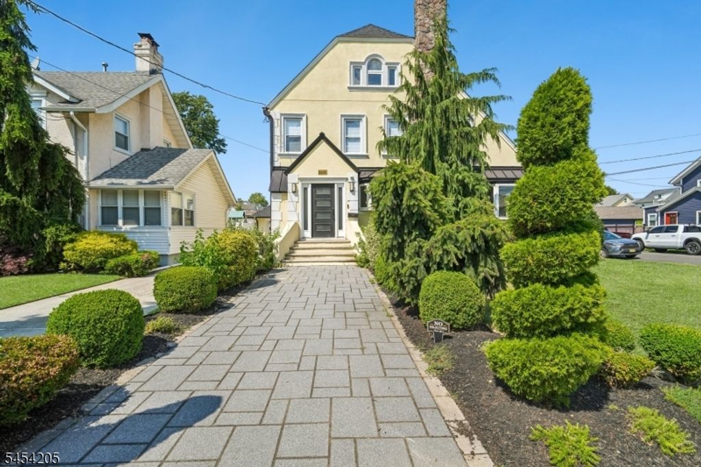 877 Park Ave, Elizabeth City, NJ 07208
