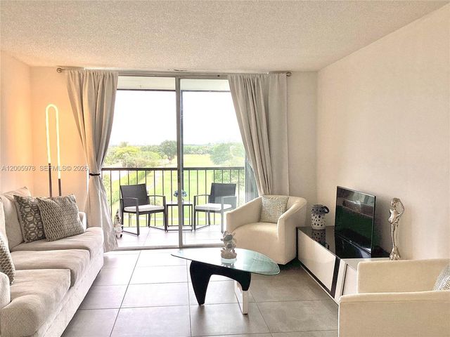 8900 Washington Boulevard PH2A, Pembroke Pines, FL 33025