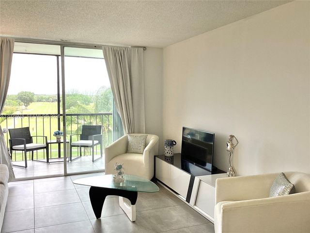 8900 Washington Boulevard PH2A, Pembroke Pines, FL 33025