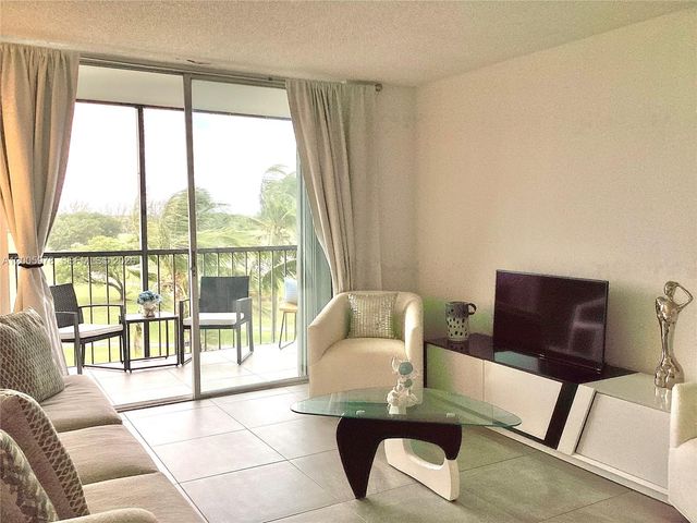 8900 Washington Boulevard PH2A, Pembroke Pines, FL 33025