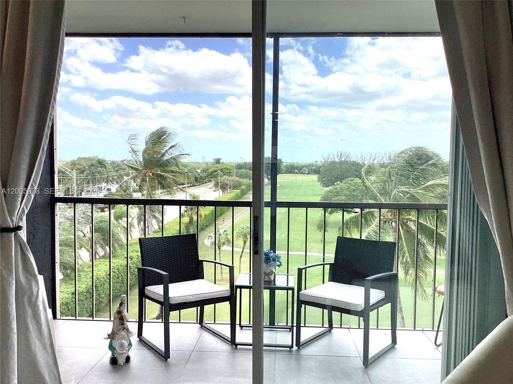 8900 Washington Boulevard PH2A, Pembroke Pines, FL 33025