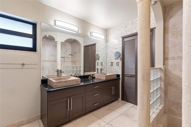 8111 SW 183rd St, Palmetto Bay, FL 33157