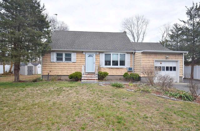 3 Windus Drive, Shirley, NY 11967