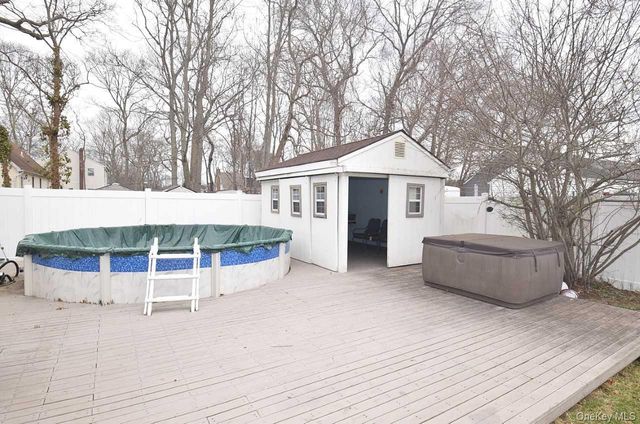 3 Windus Drive, Shirley, NY 11967