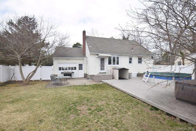 3 Windus Drive, Shirley, NY 11967