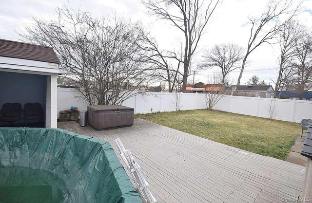 3 Windus Drive, Shirley, NY 11967