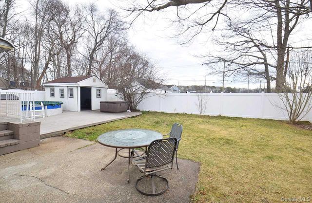 3 Windus Drive, Shirley, NY 11967