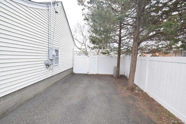 3 Windus Drive, Shirley, NY 11967
