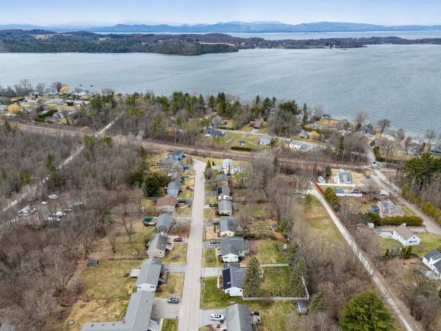 166 Lakeview Drive, Shelburne, VT 05458