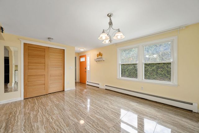 166 Lakeview Drive, Shelburne, VT 05458