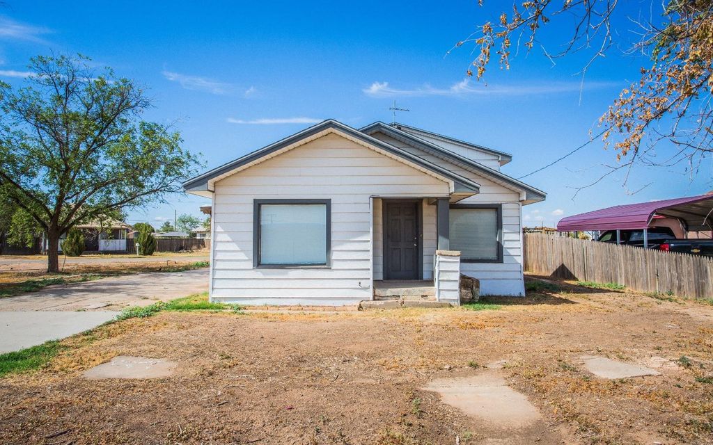 415 W Panhandle Street, Slaton, TX 79364