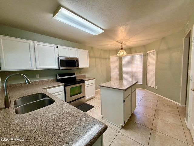 4239 E CASSIA Way, Phoenix, AZ 85044