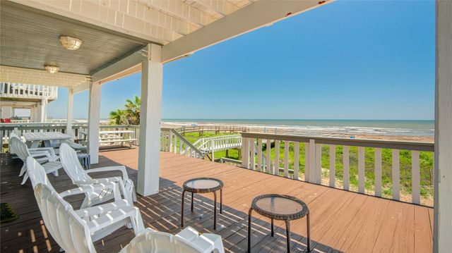 101 Stanek Drive, Surfside Beach, TX 77541