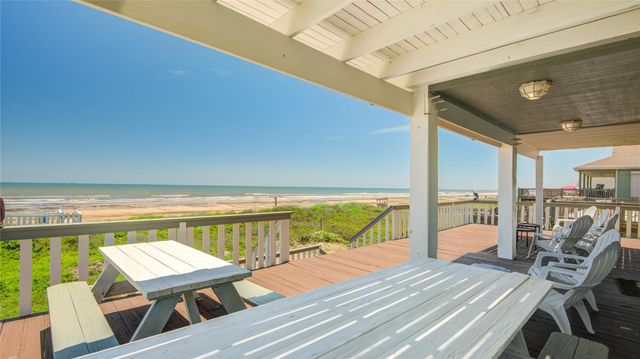 101 Stanek Drive, Surfside Beach, TX 77541