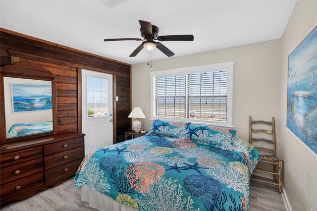 101 Stanek Drive, Surfside Beach, TX 77541