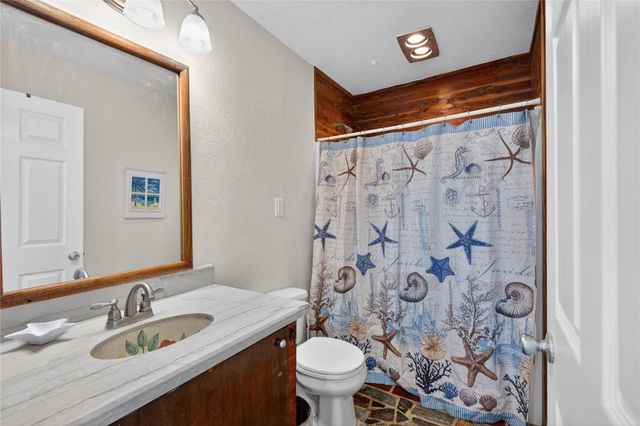 101 Stanek Drive, Surfside Beach, TX 77541