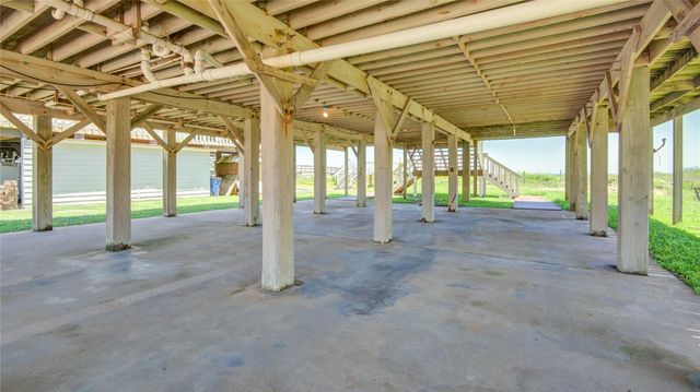 101 Stanek Drive, Surfside Beach, TX 77541
