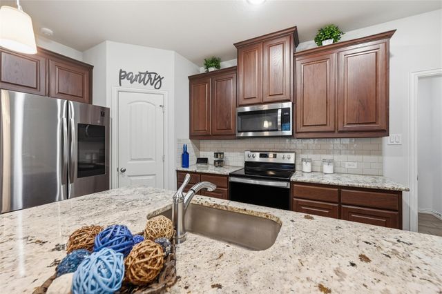 196 Lady Bird Drive, Waxahachie, TX 75165