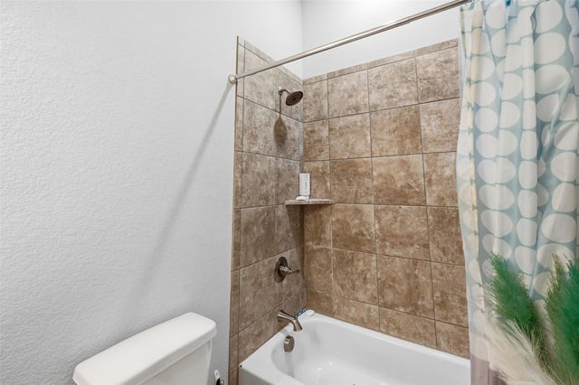 196 Lady Bird Drive, Waxahachie, TX 75165