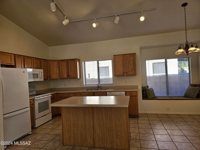 6398 W Rosamond Way, Tucson, AZ 85743