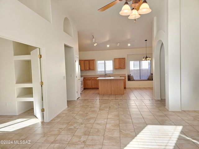 6398 W Rosamond Way, Tucson, AZ 85743