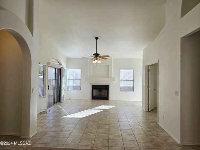 6398 W Rosamond Way, Tucson, AZ 85743