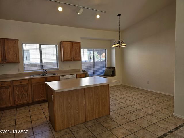 6398 W Rosamond Way, Tucson, AZ 85743