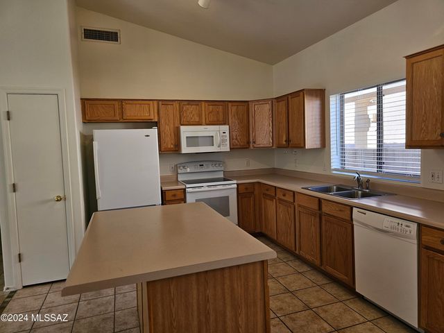 6398 W Rosamond Way, Tucson, AZ 85743