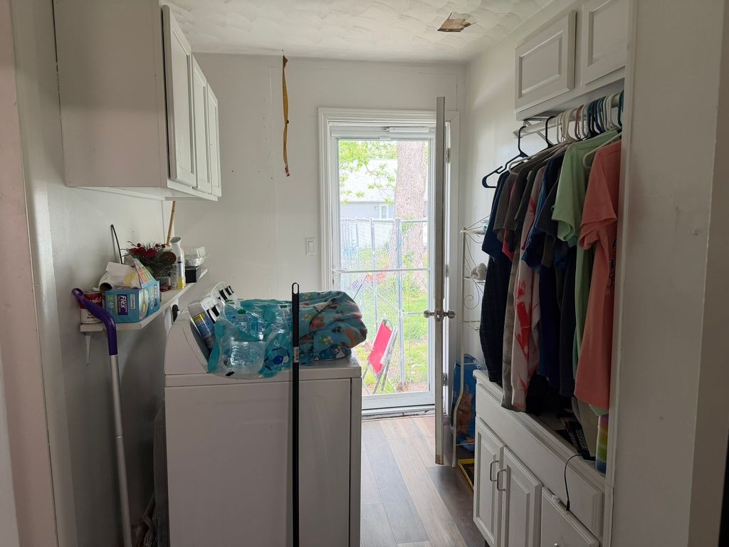 Image 5 of property listing at 219 E Williams Street, Salem, IL 62881