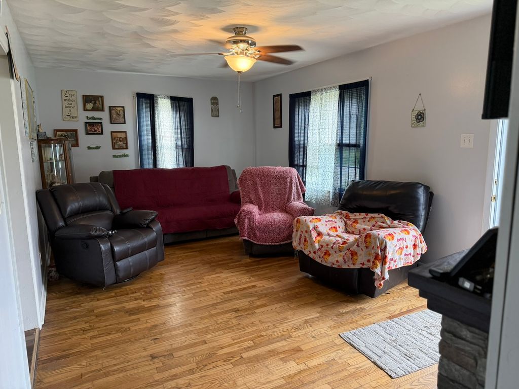 Image 9 of property listing at 219 E Williams Street, Salem, IL 62881