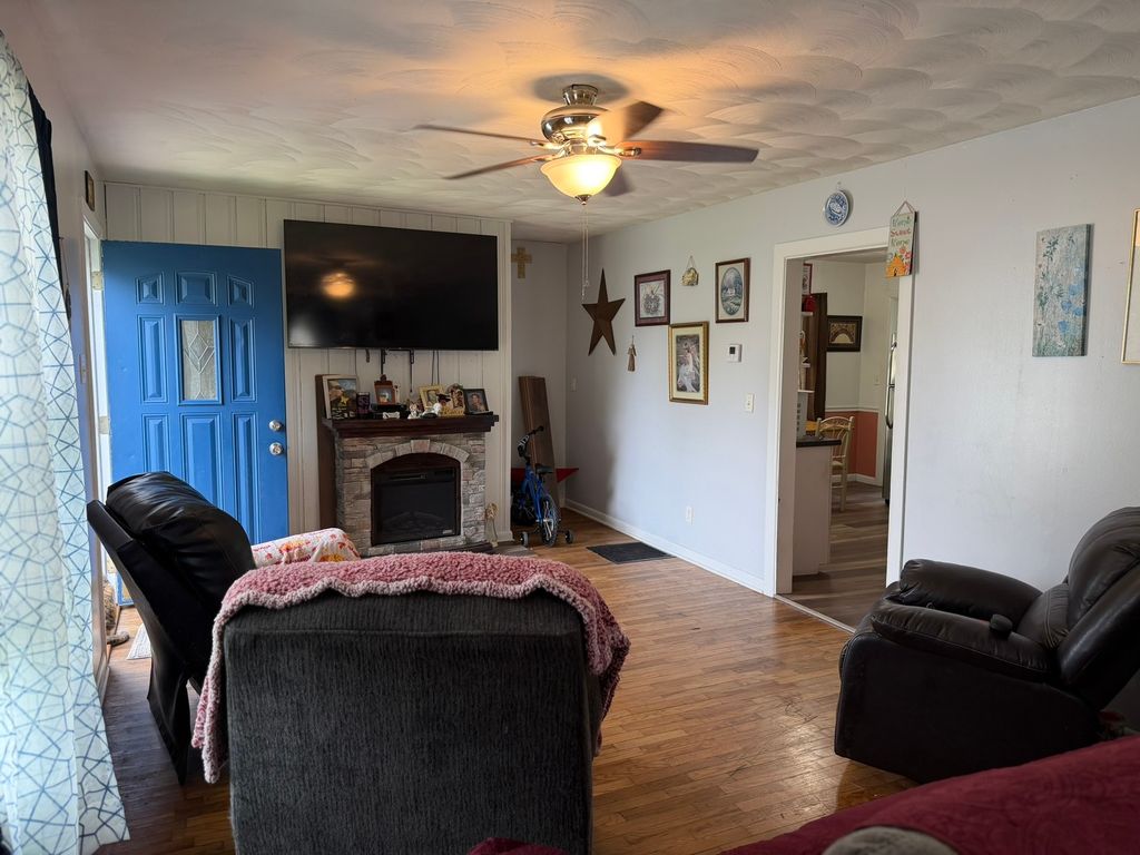 Image 10 of property listing at 219 E Williams Street, Salem, IL 62881
