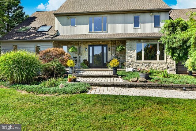 12 STONY RIDGE DR, Mertztown, PA 19539