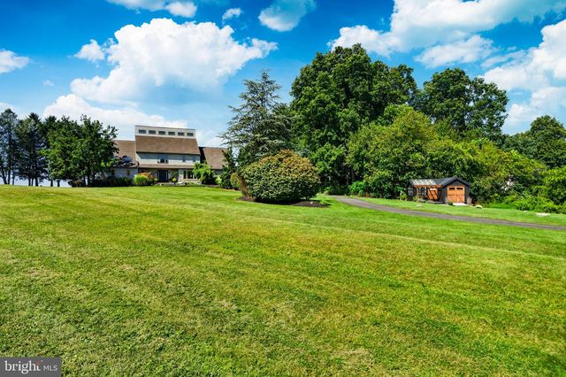 12 STONY RIDGE DR, Mertztown, PA 19539