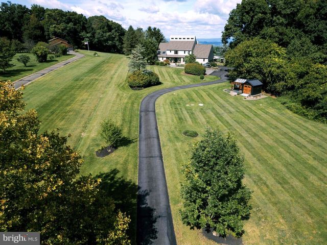 12 STONY RIDGE DR, Mertztown, PA 19539