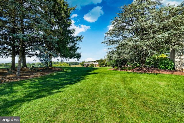 12 STONY RIDGE DR, Mertztown, PA 19539