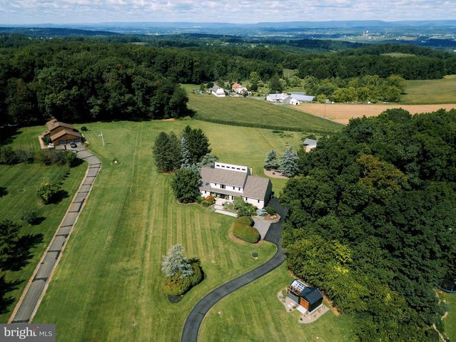 12 STONY RIDGE DR, Mertztown, PA 19539
